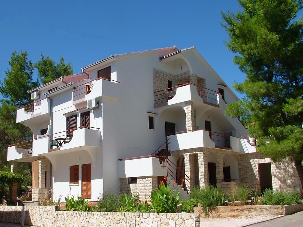 Apartments Pinus Vrboska Room photo