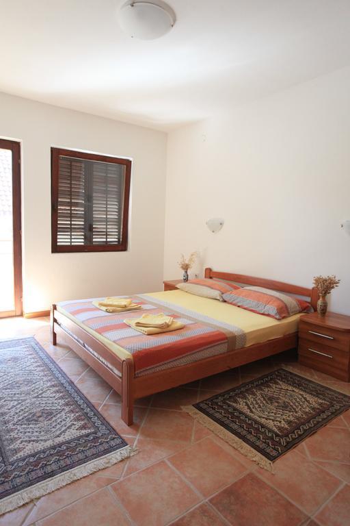 Apartments Pinus Vrboska Room photo