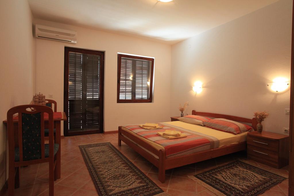 Apartments Pinus Vrboska Room photo