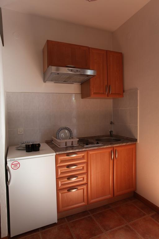 Apartments Pinus Vrboska Exterior photo